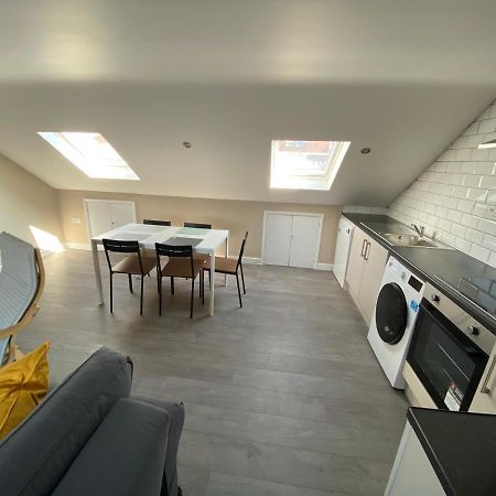 Stunning 1 Bedroom Flat In Wood Green London Bagian luar foto