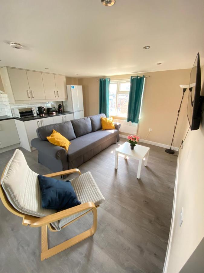 Stunning 1 Bedroom Flat In Wood Green London Bagian luar foto