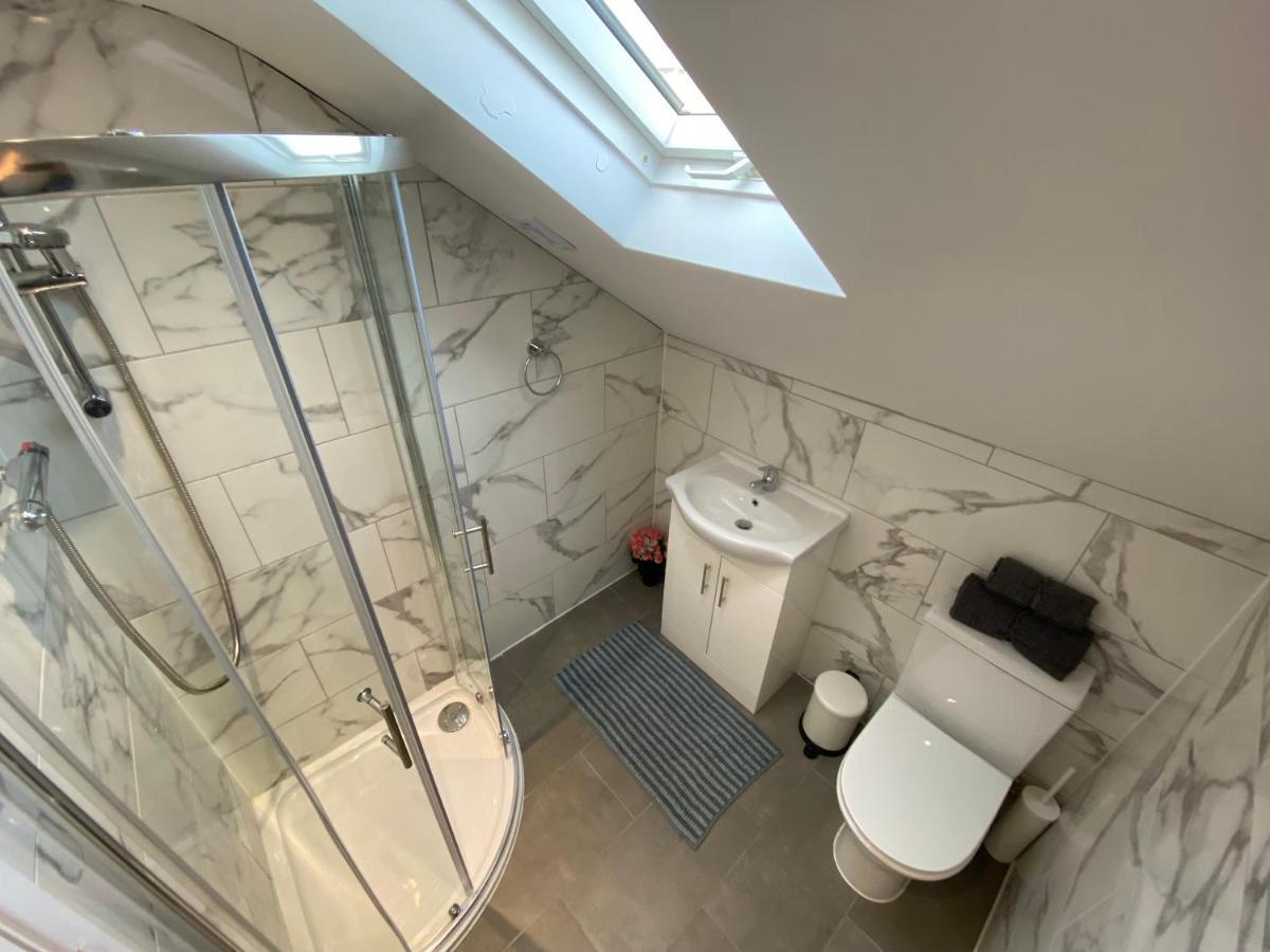 Stunning 1 Bedroom Flat In Wood Green London Bagian luar foto