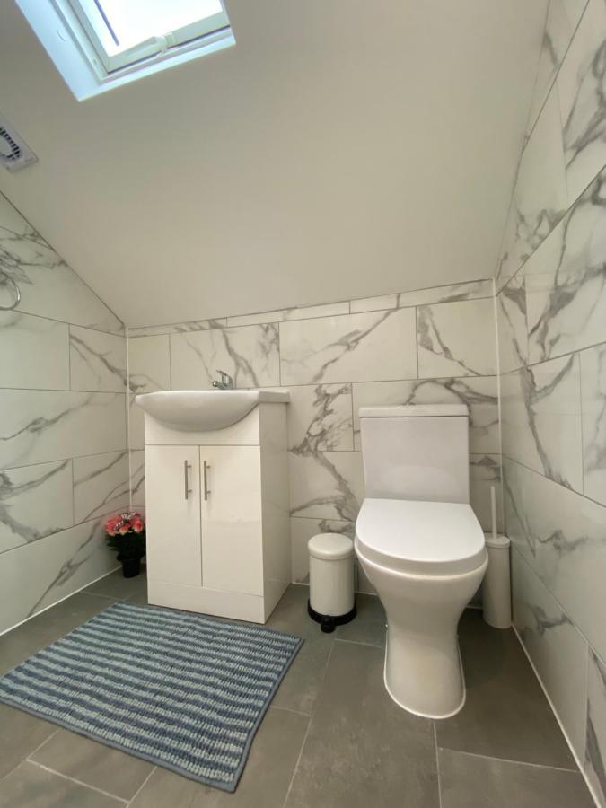 Stunning 1 Bedroom Flat In Wood Green London Bagian luar foto
