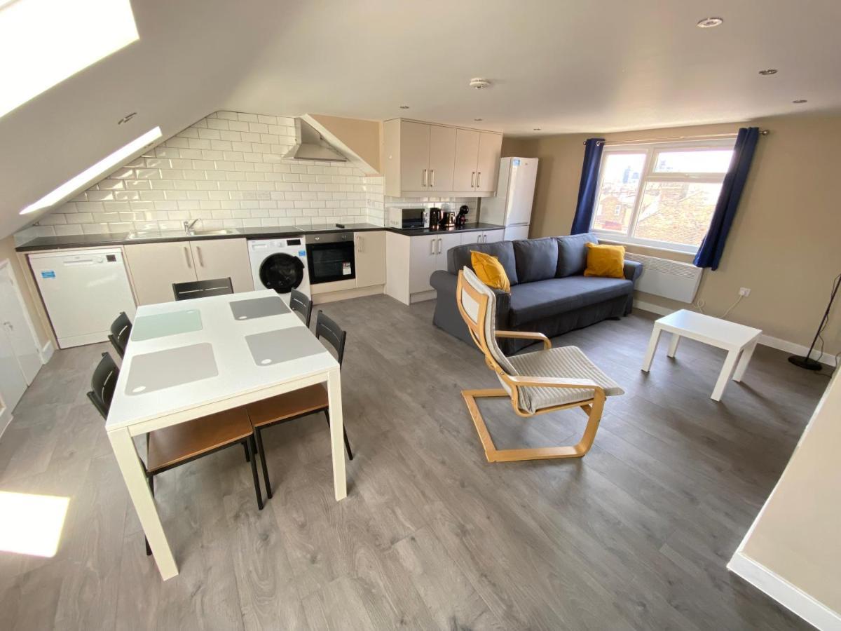 Stunning 1 Bedroom Flat In Wood Green London Bagian luar foto
