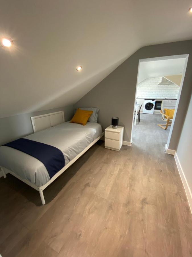Stunning 1 Bedroom Flat In Wood Green London Bagian luar foto